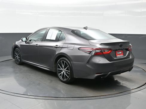 Used 2023 Toyota Camry SE FWD image 4
