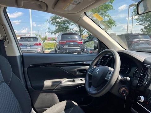 Used 2020 Mitsubishi Outlander ES FWD image 33