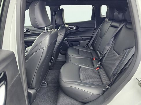 New 2026 Jeep Compass Latitude AWD/4WD image 30