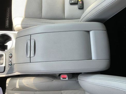 Used 2014 Toyota Highlander Limited FWD image 22