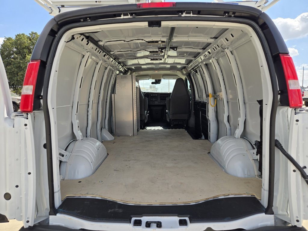 Used 2025 Chevrolet Express 2500 Extended w/ Communications Package RWD image 33