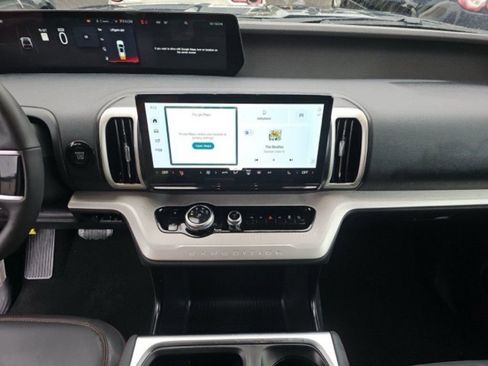 Used 2025 Ford Expedition Active image 15