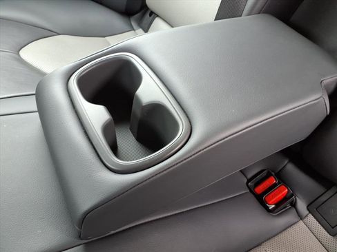 Used 2020 Toyota Camry XLE w/ Navigation Package image 34