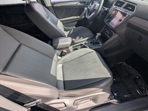 Used 2022 Volkswagen Tiguan SE AWD/4WD image 19