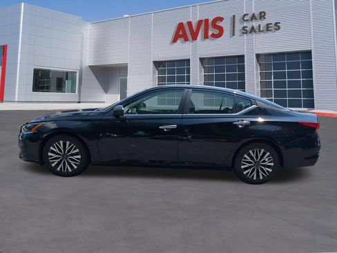 Used 2025 Nissan Altima 2.5 SV FWD image 10