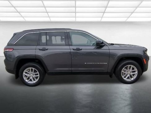 Used 2024 Jeep Grand Cherokee Laredo X image 28