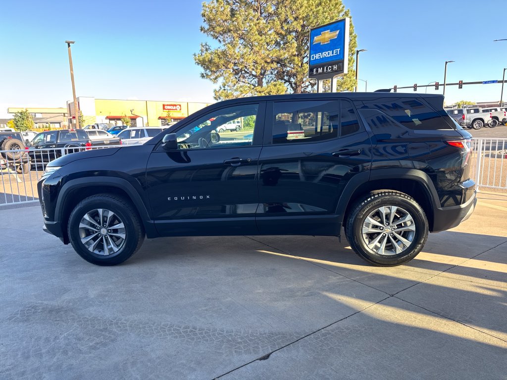 Used 2026 Chevrolet Equinox LT AWD/4WD image 2