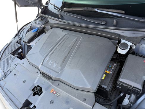Used 2025 Hyundai Ioniq 5 SE RWD image 13