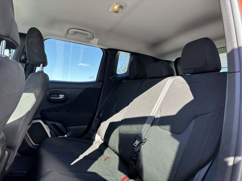 Used 2017 Jeep Renegade Latitude image 14