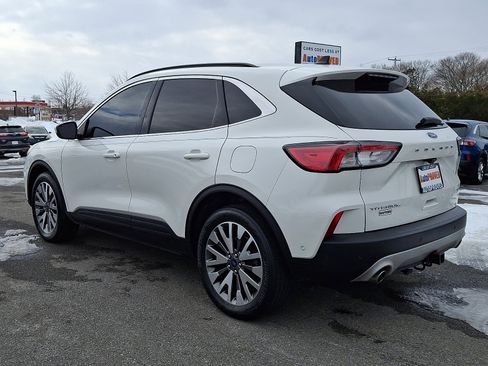 Used 2020 Ford Escape Titanium image 4