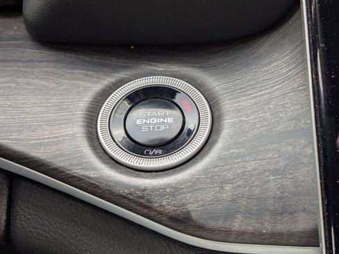 Used 2024 Jeep Grand Cherokee L Limited w/ Luxury Tech Group II image 24