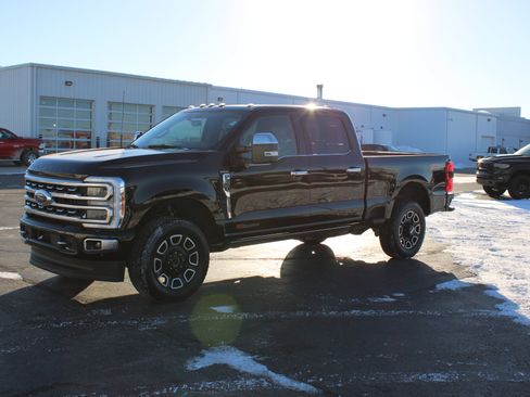 Used 2024 Ford F350 Platinum w/ FX4 Off-Road Package image 4