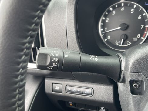 Used 2025 Nissan Frontier SV w/ SV Convenience Package image 19