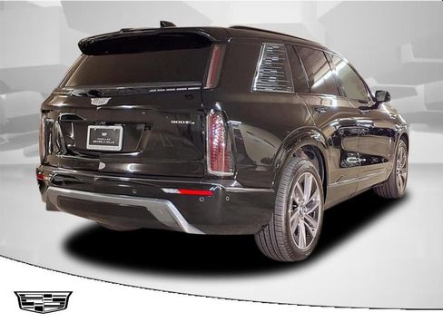 Used 2026 Cadillac Vistiq Sport image 2