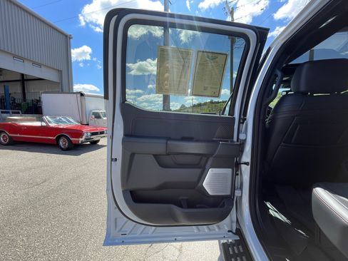 Used 2025 Ford F150 Raptor AWD/4WD image 4