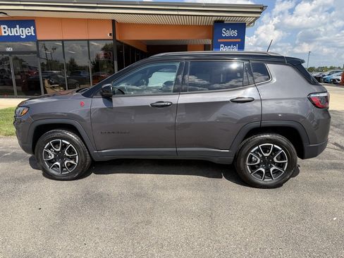 Used 2024 Jeep Compass Trailhawk AWD/4WD image 2