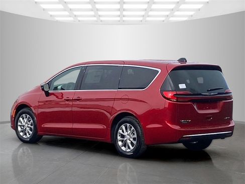 New 2026 Chrysler Pacifica Limited image 2