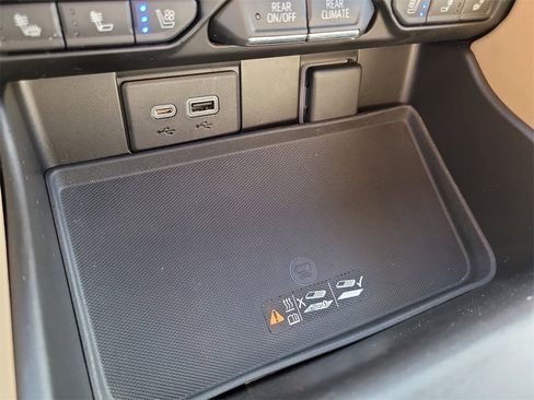 Used 2021 Chevrolet Tahoe Premier image 28