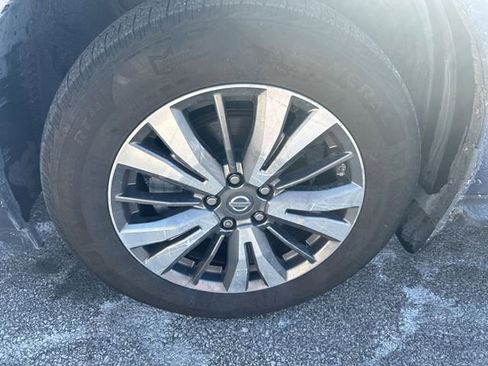 Used 2018 Nissan Pathfinder SL image 12