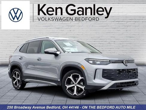 New 2026 Volkswagen Tiguan SE FWD image 1