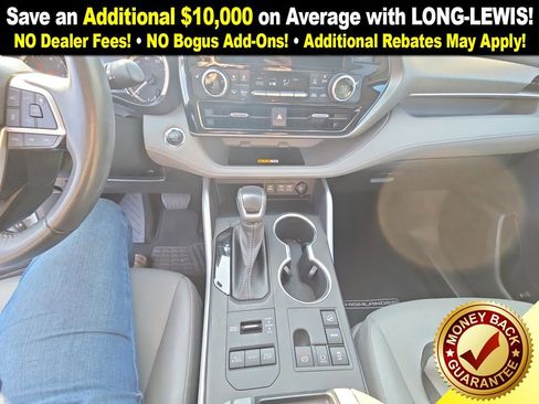 Used 2023 Toyota Highlander XLE image 22