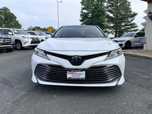 Used 2020 Toyota Camry XLE FWD image 2