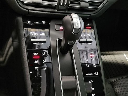 Certified 2026 Porsche Macan AWD/4WD image 16