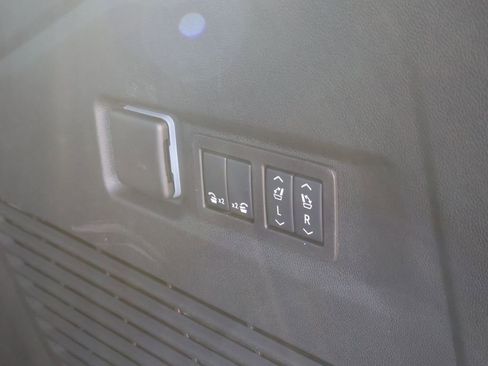 New 2026 Chevrolet Suburban RST image 48