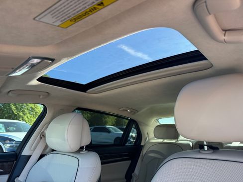 Used 2019 Genesis G90 3.3T Premium RWD image 33