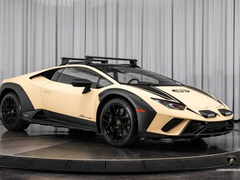 Used 2024 Lamborghini Huracan Sterrato image 1