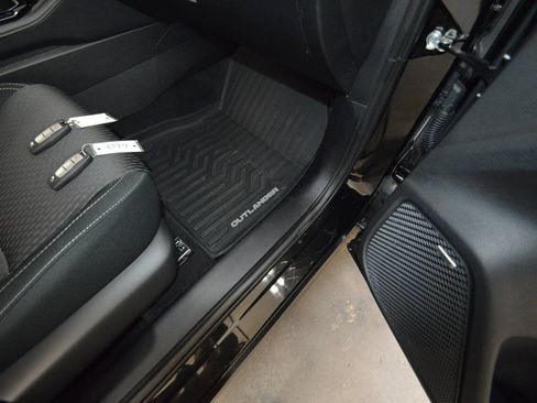Used 2025 Mitsubishi Outlander ES AWD/4WD image 6