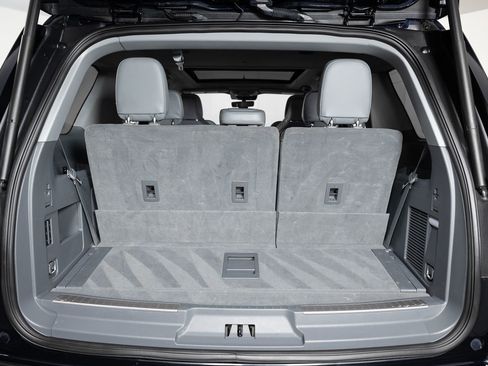 Used 2021 Lincoln Navigator Reserve w/ Cargo Convenience Package image 21