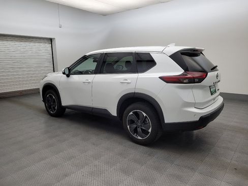 Used 2024 Nissan Rogue SV AWD/4WD image 3