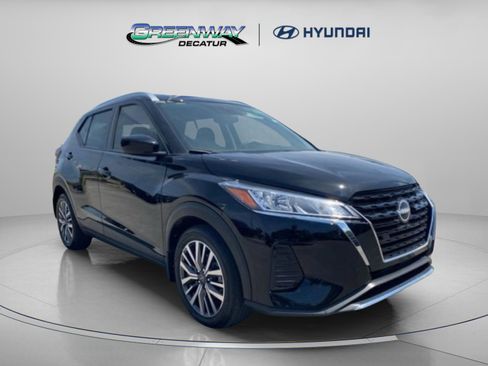 Used 2023 Nissan Kicks SV FWD image 1