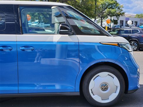 New 2025 Volkswagen ID. Buzz 1st Edition image 7