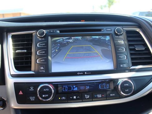 Used 2015 Toyota Highlander Limited Platinum AWD/4WD image 30