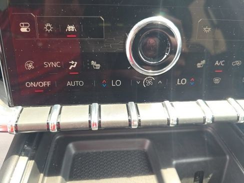 Used 2024 GMC Acadia Elevation AWD/4WD image 23