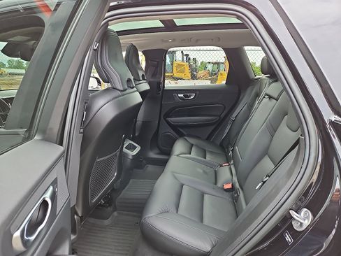 Certified 2023 Volvo XC60 B5 Plus w/ Climate Package AWD/4WD image 10