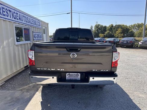 Used 2016 Nissan Titan SL image 5