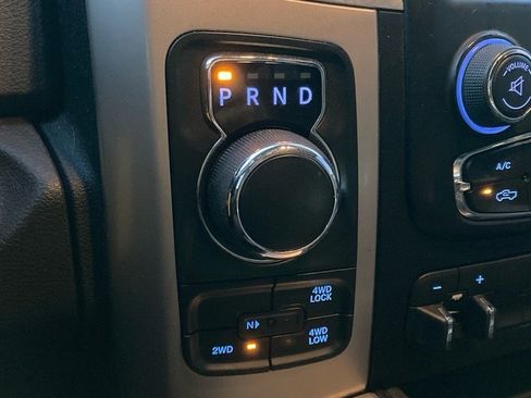 Used 2015 RAM 1500 Classic SLT w/ SLT Plus D￩cor Group image 24