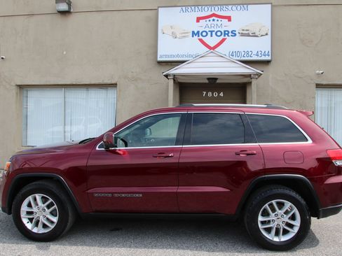 Used 2017 Jeep Grand Cherokee Laredo w/ Quick Order Package 23E AWD/4WD image 5