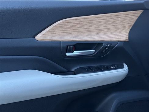 Used 2024 Toyota Grand Highlander Limited image 26