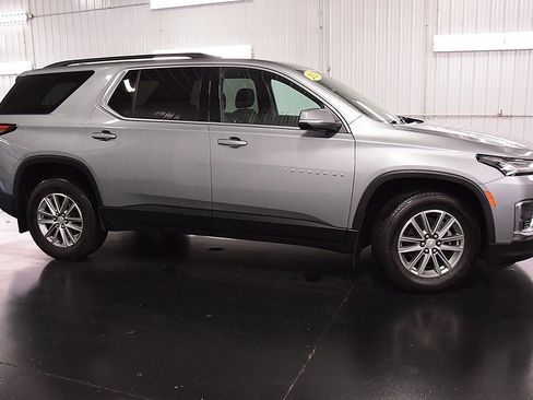 Used 2023 Chevrolet Traverse LT image 8