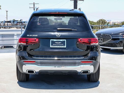 Used 2021 Mercedes-Benz GLB 250 w/ Premium Package image 5