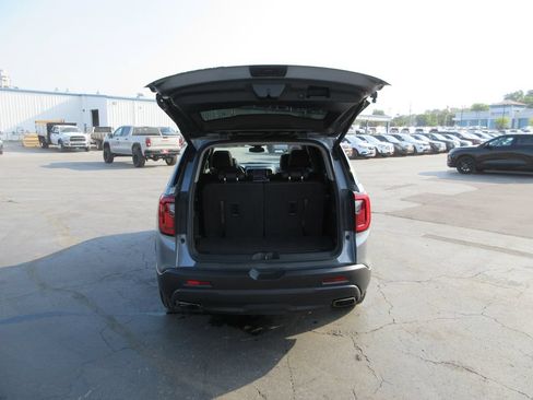 Certified 2022 GMC Acadia SLT w/ Elevation Edition FWD image 8