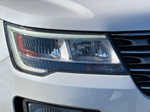 Used 2017 Ford Explorer XLT w/ Equipment Group 202A image 10