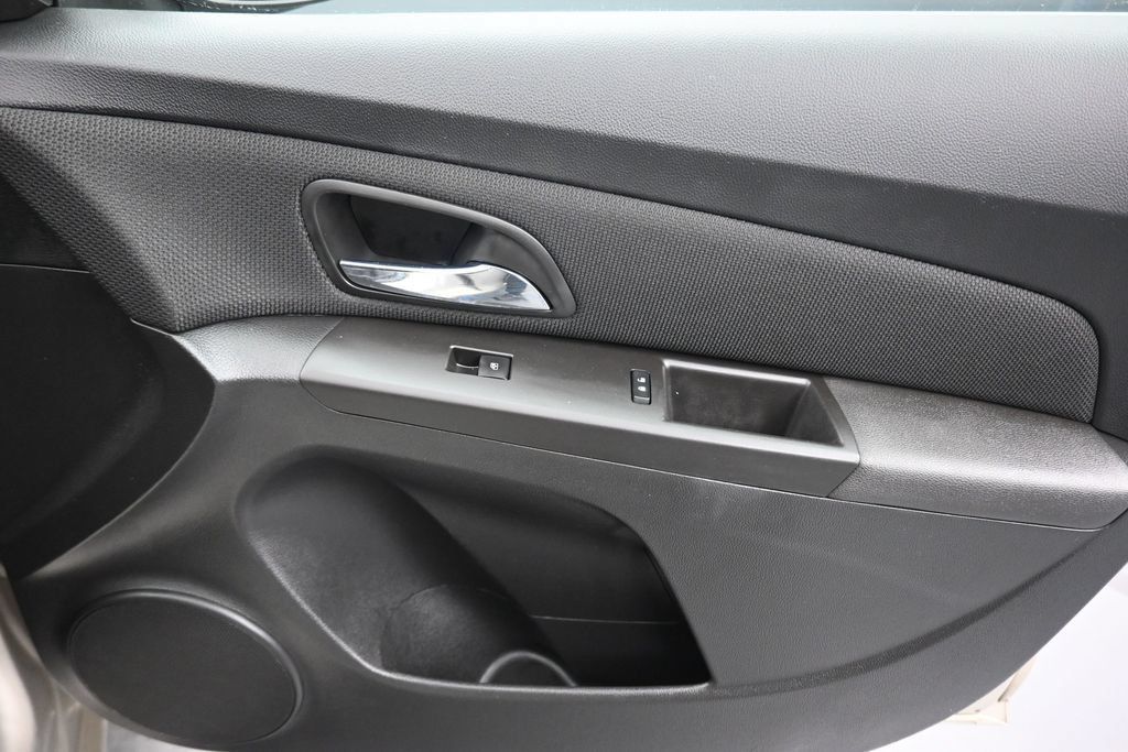 Used 2016 Chevrolet Cruze LT w/ Enhanced Safety Package FWD image 38