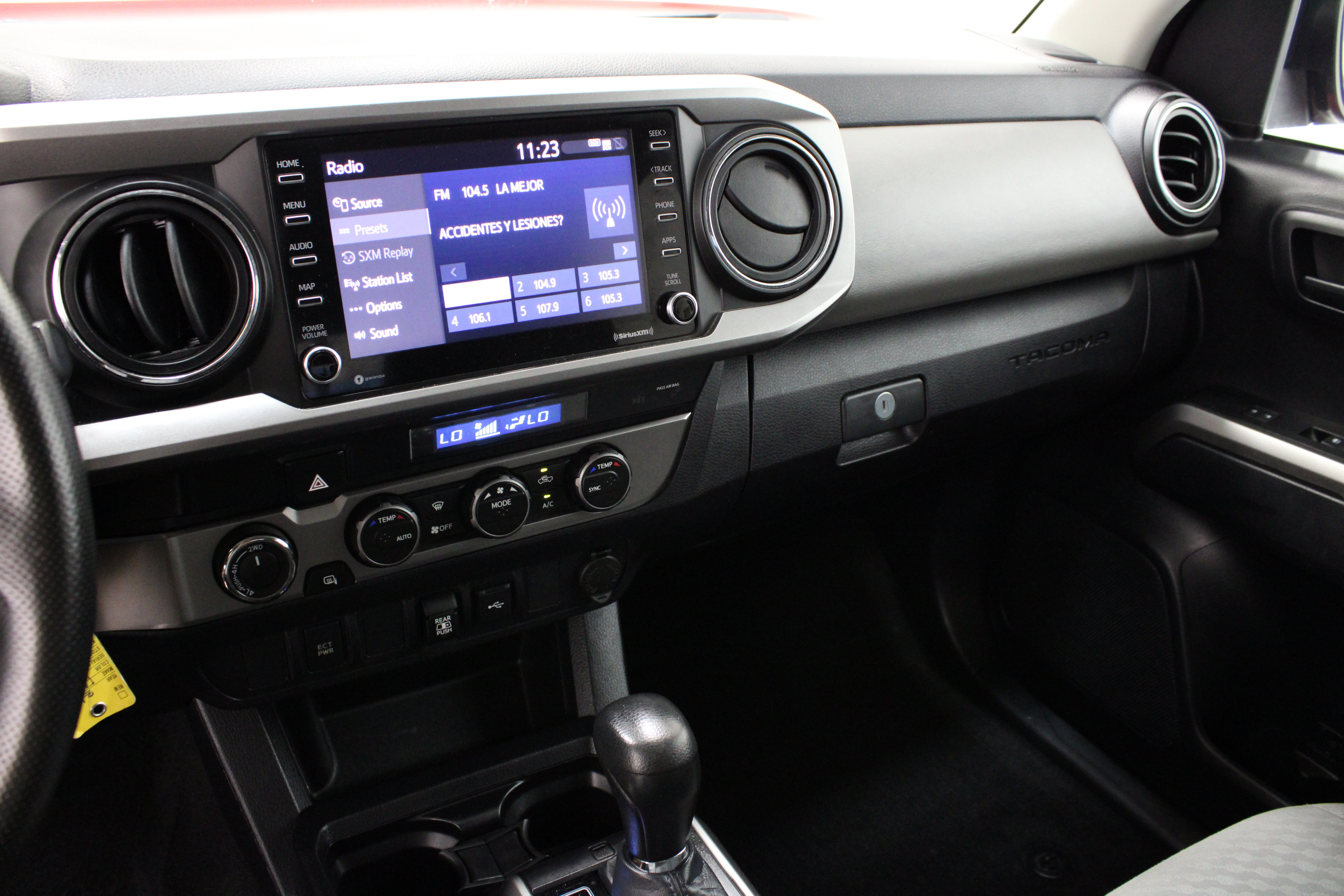 Used 2021 Toyota Tacoma SR5 AWD/4WD image 17