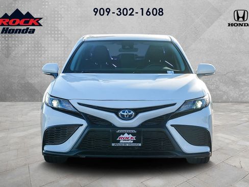 Used 2023 Toyota Camry SE image 2