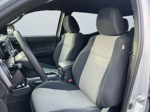 Used 2021 Toyota Tacoma TRD Off-Road image 10